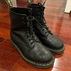 black dr. martens boots 🫶